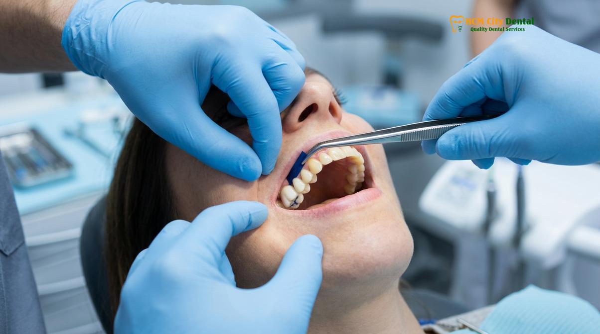 Visual illustration of tooth crown pain chewing sensitivity