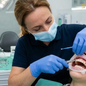 Does It Hurt to Get Braces? Clinical Timeline & Pain Guide | HCMC Dental