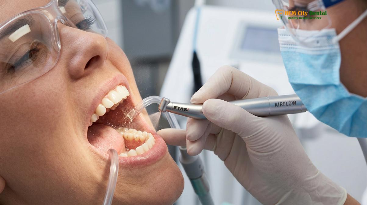 Visual description of electric toothbrush vs manual plaque removal